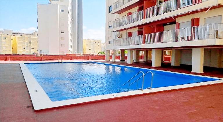 Rental apartment with patio & private pool — photo 4