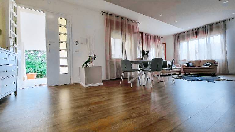 Family-friendly villa with patio, garden & barbecue | Pool view | Pets allowed — photo 2