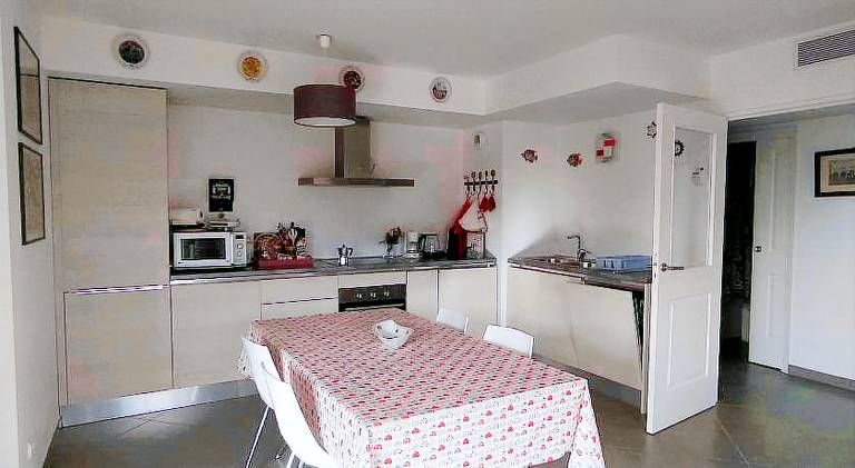 Fully equipped pleasant rental apartment with patio | Beach nearby | Pet-friendly in Menton