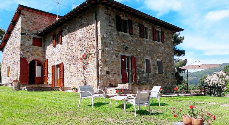 Pleasant vacation home with yard, terrace & barbeque | Pets allowed — photo 2