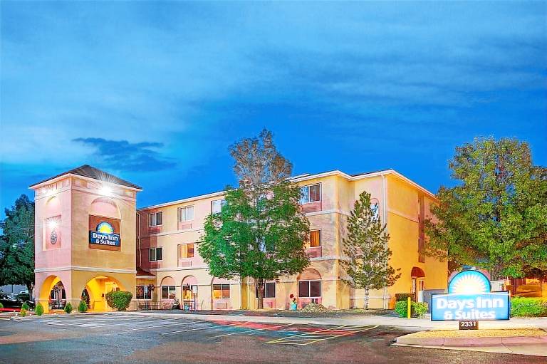 Days Inn & Suites by Wyndham Airport Albuquerque