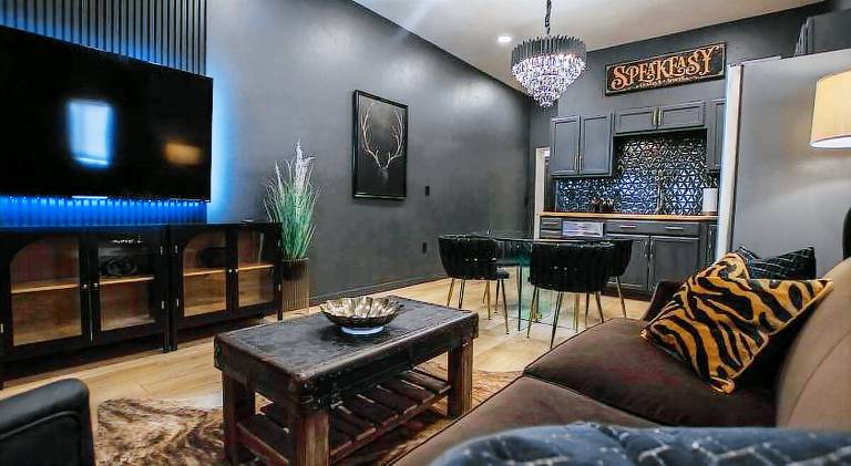 Holiday apartment | Pet-friendly in Albuquerque, NM