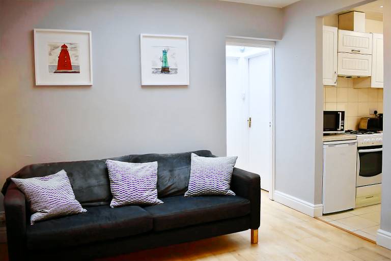 Charming 2 bedroom Cottage in Central Location