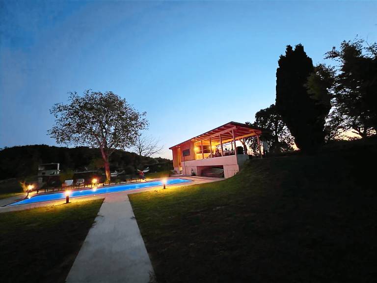 Holiday apartment with grill, terrace & heated pool — photo 5