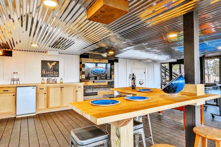 Cabin with jacuzzi & grill | Mountain view — photo 4