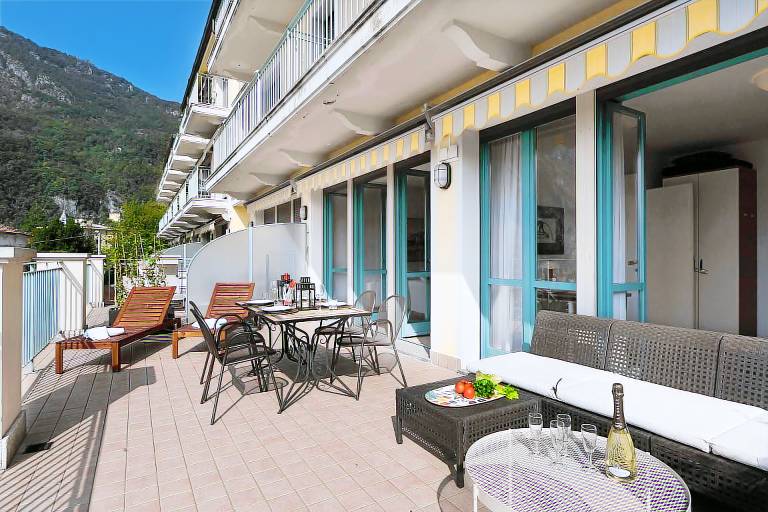 Rental apartment with patio & garden | Lake view — photo 2