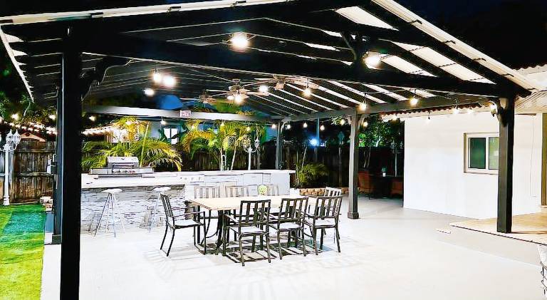 Vacation home with pool — photo 4
