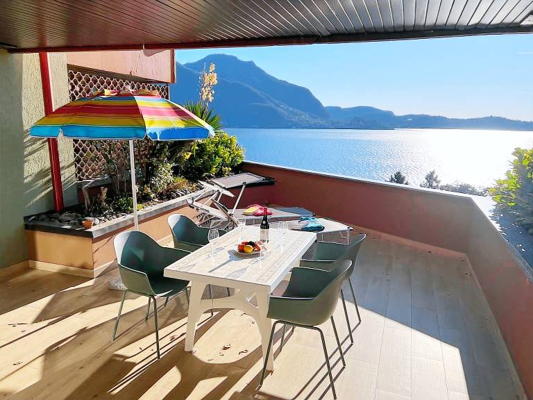 Bella Rosa Apartment in Ghiffa with lake view