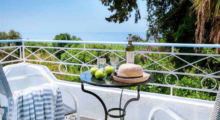 Rental apartment with garden, pool & grill — photo 3