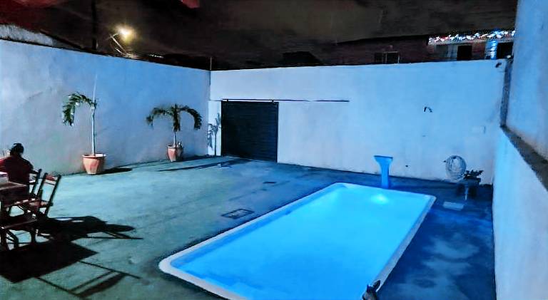 Vacation home with pool — photo 4