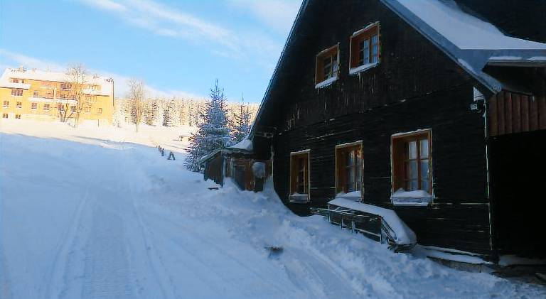 Lodge with sauna & terrace in Spindleruv Mlyn