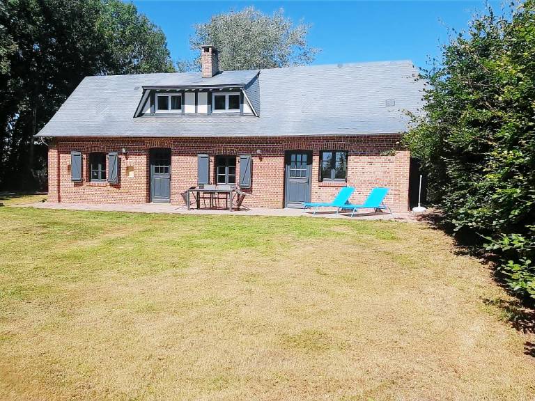 Holiday Home 'Maison Campagne Dix Kilomtres De' with Private Terrace, Private Garden and Wi-Fi in Rouen