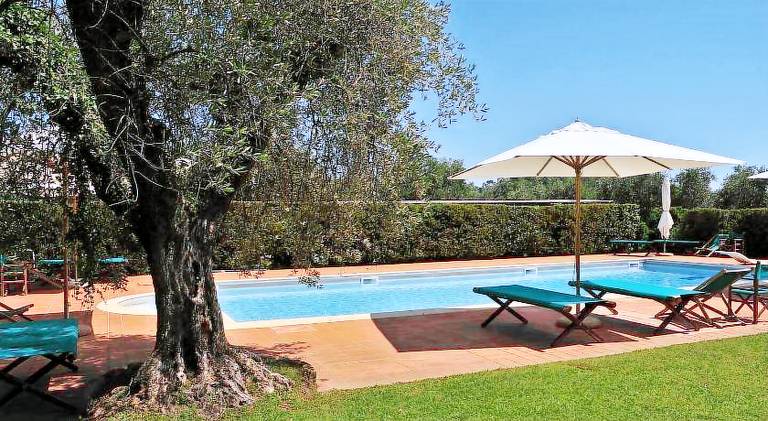 Apartment with pool in Viareggio