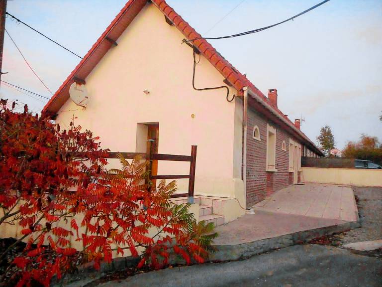 Cozy Village Cottage with Garden, Terrace & Parking, Perfect for Families! Pet-Friendly, Horse Welcome — photo 2