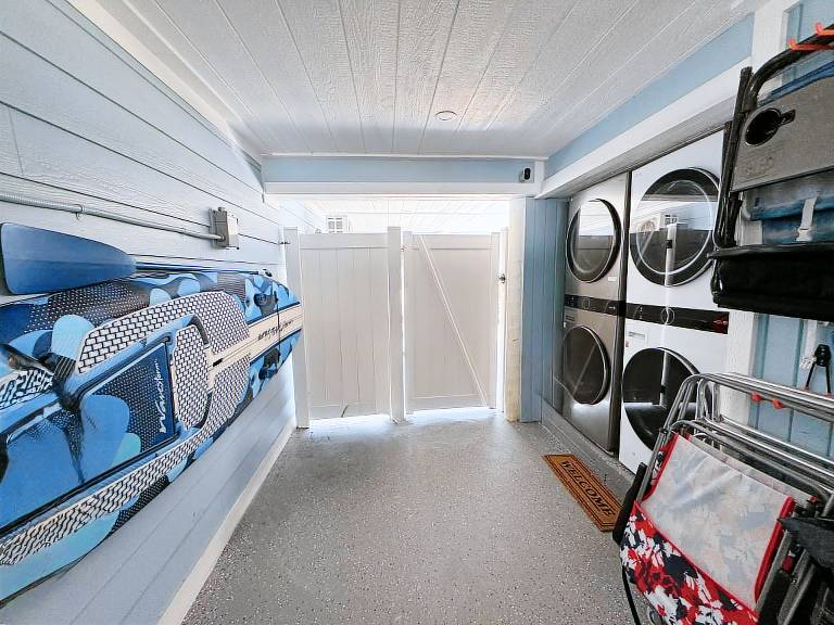Sand Dollar 2: Canalfront & Pet Friendly with Pool by the Beach! — photo 3