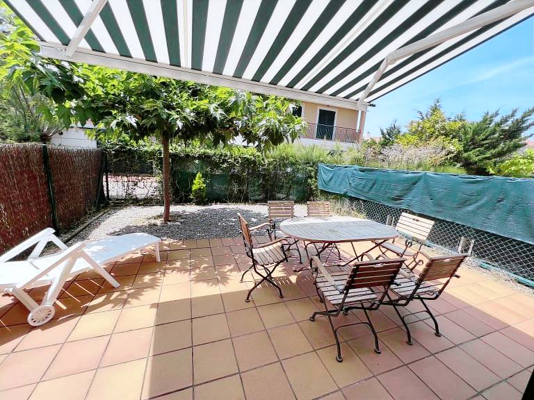 Family-oriented big vacation home with BBQ, yard & pool | Beach nearby | Dogs allowed — photo 5
