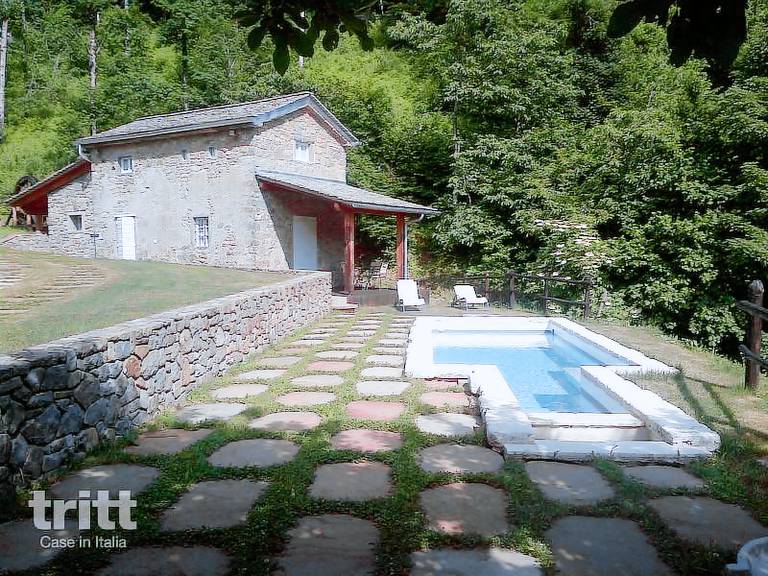 Charming vacation home with grill & garden | Pet-friendly — photo 5