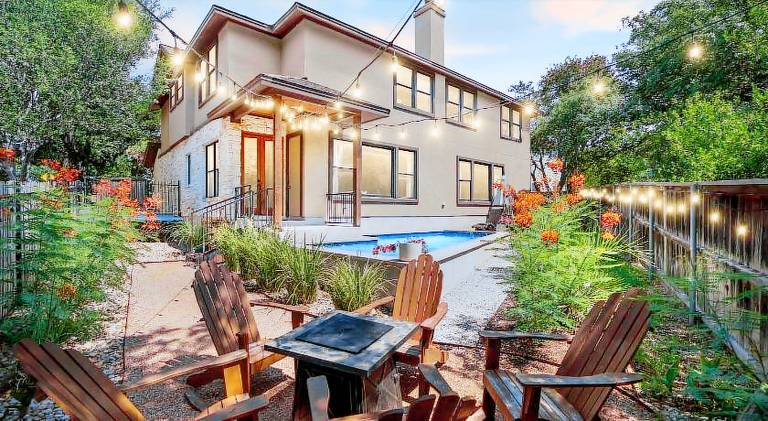Fully equipped nice house with garden, jacuzzi & private pool | Good for workation | Dogs allowed in Austin, TX