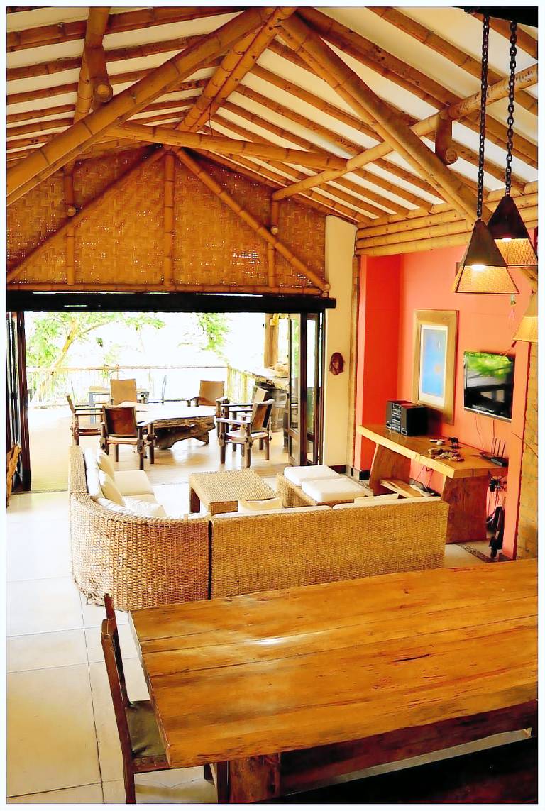 Villa with yard, pool & grill | Pets allowed — photo 3