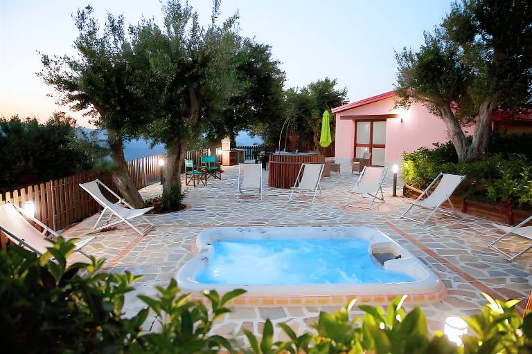 Villa 'Ginestra Con Jacuzzi' with Mountain View, Wi-Fi and Air Conditioning — photo 2