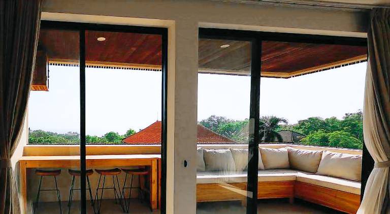 Villa with pool — photo 4