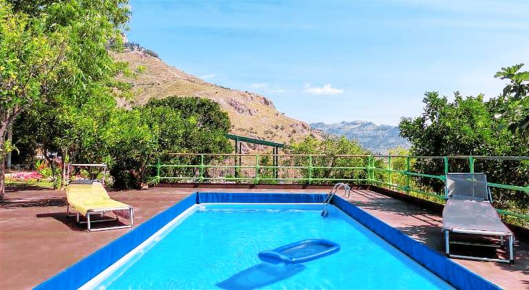 Wonderful serviced apartment with pool, terrace & yard | Pets are welcome — photo 4