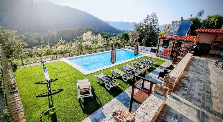 Vacation home with patio, BBQ & garden in Coimbra