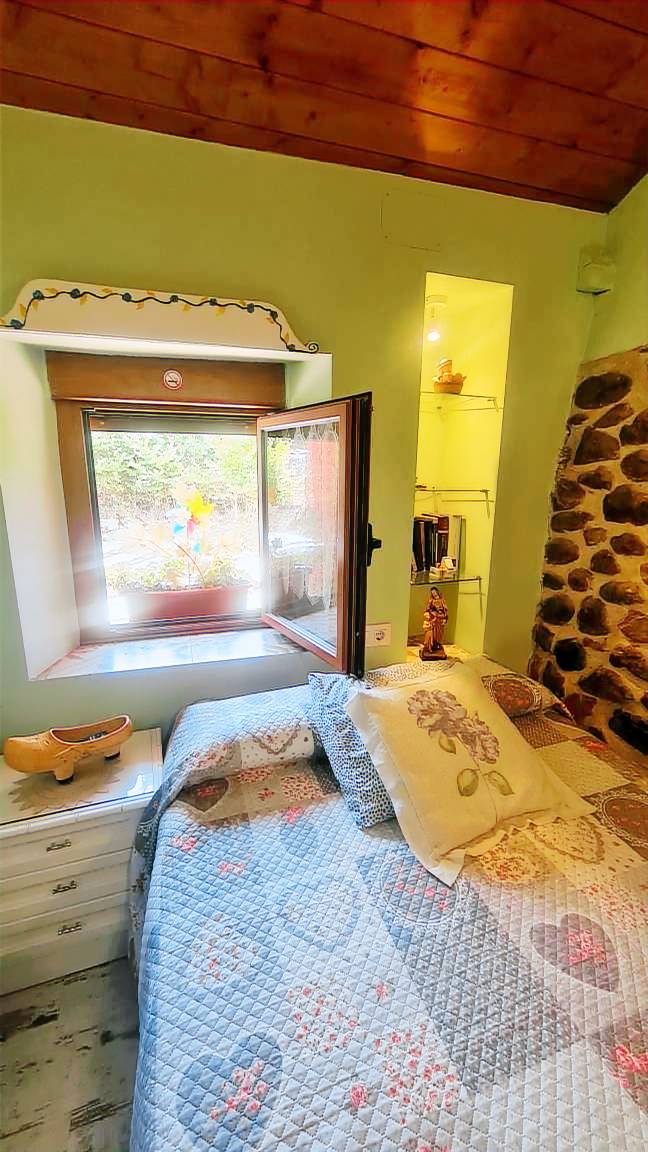 Child-friendly charming vacation home with pool, fast internet & terrace | Mountain view | Perfect for remote work | Pets are welcome — photo 4