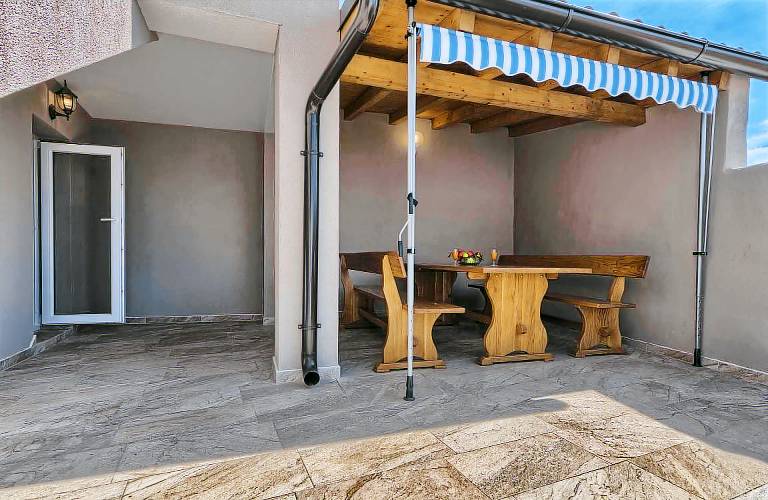 Holiday home with pool — photo 4