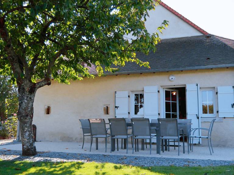 Cottage with barbeque & yard — photo 4