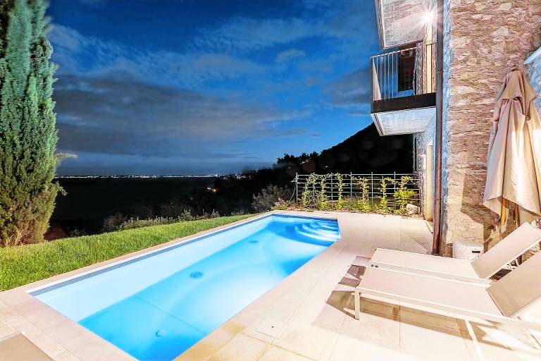 Villa with grill, private pool & yard | Garden view — photo 5