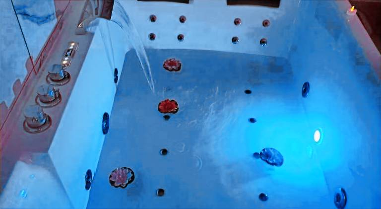 Escale secrete Montargis Jacuzzi Terrasse Parking gratuit — photo 4