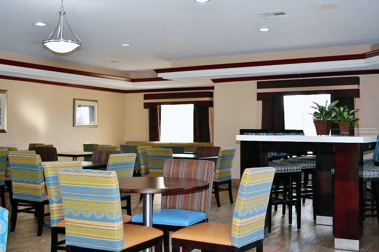 Holiday Inn Express Hotel & Suites Gainesville By IHG — photo 4