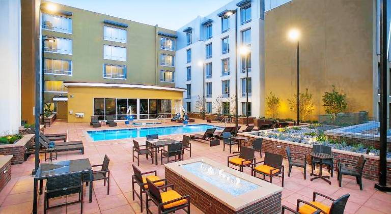Hilton Garden Inn Burbank Los Angeles — photo 2