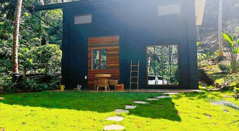 House with garden in El Nido