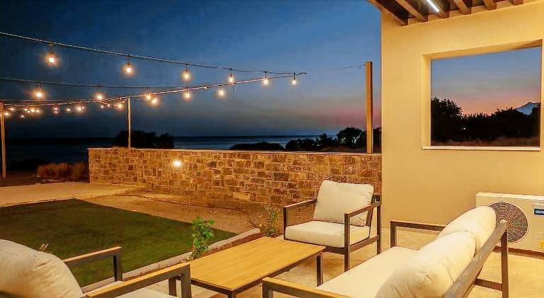 Vacation home with garden — photo 2