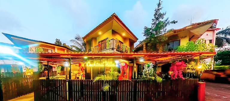 Villa with pool in Khandala