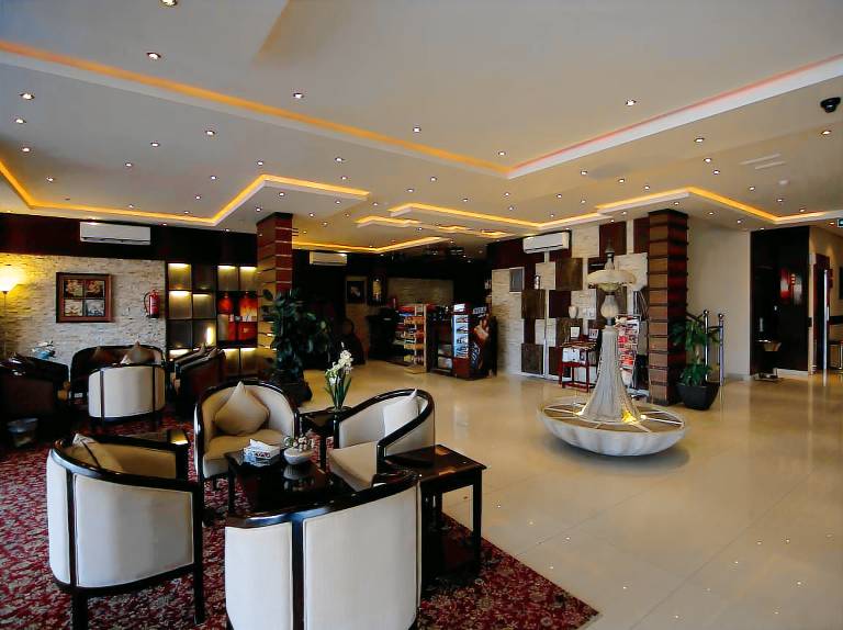 Serviced apartment with 3 rooms for 127 persons — photo 3