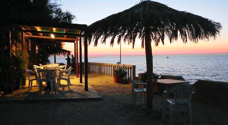 Pleasant apartment with yard, barbecue & patio | Beach nearby | Dogs allowed — photo 4