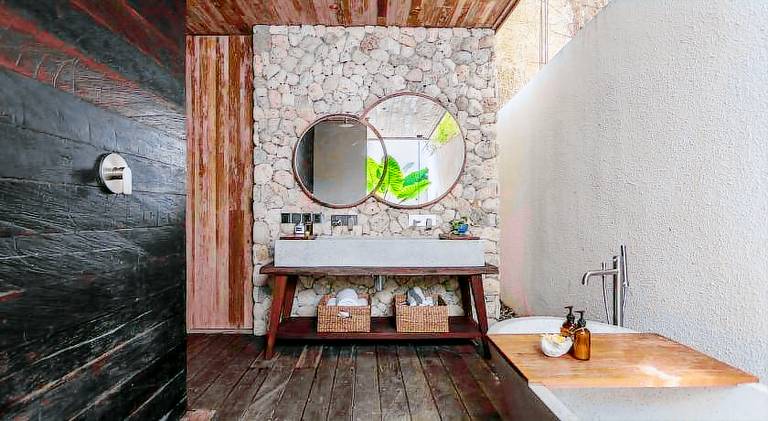 OLA HOUSE Uluwatu Bespoke 2 BR with Salt Water Pool 10 minutes to Best Beaches in Pecatu