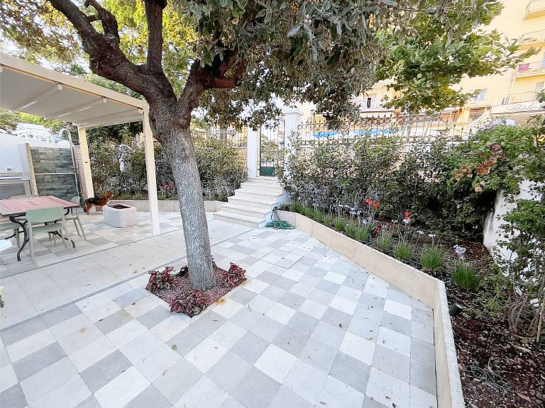 Villa with barbecue, patio & garden | Panoramic view — photo 4