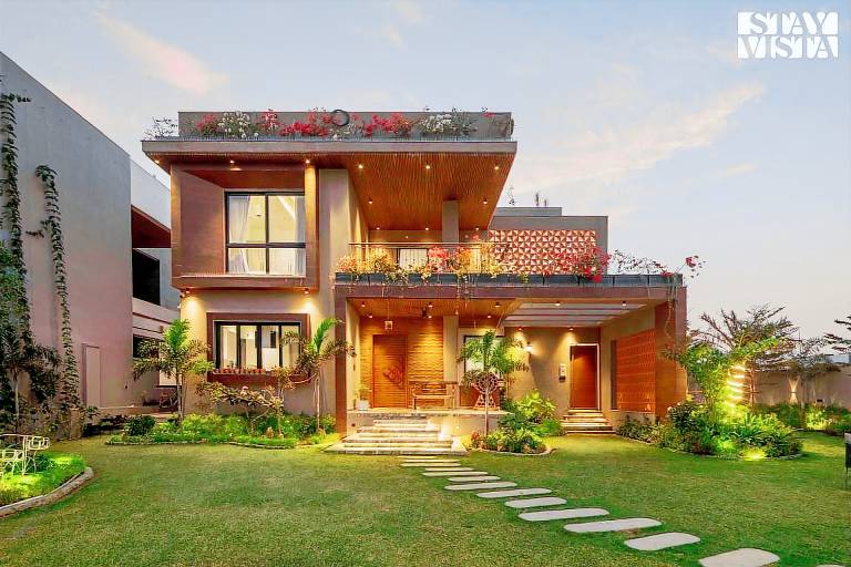 372 m&sup2; Villa