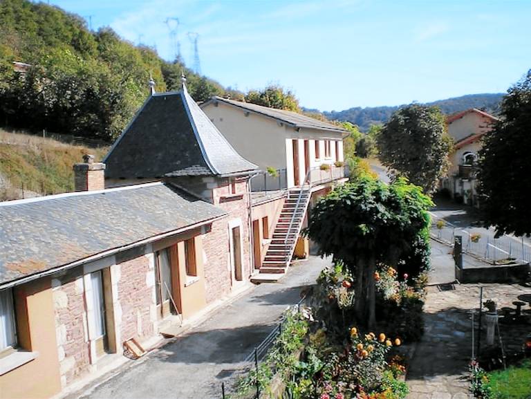 Wonderful vacation home with BBQ, terrace & yard | Mountain view | Pet-friendly in Millau