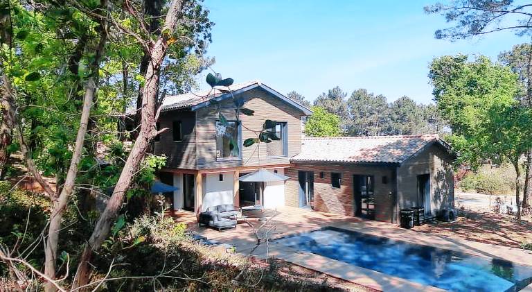 Villa with pool in Biscarrosse