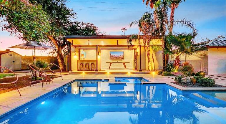 303 m&sup2; Ferienhaus