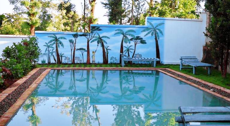 Apartment with yard, pool & patio — photo 2