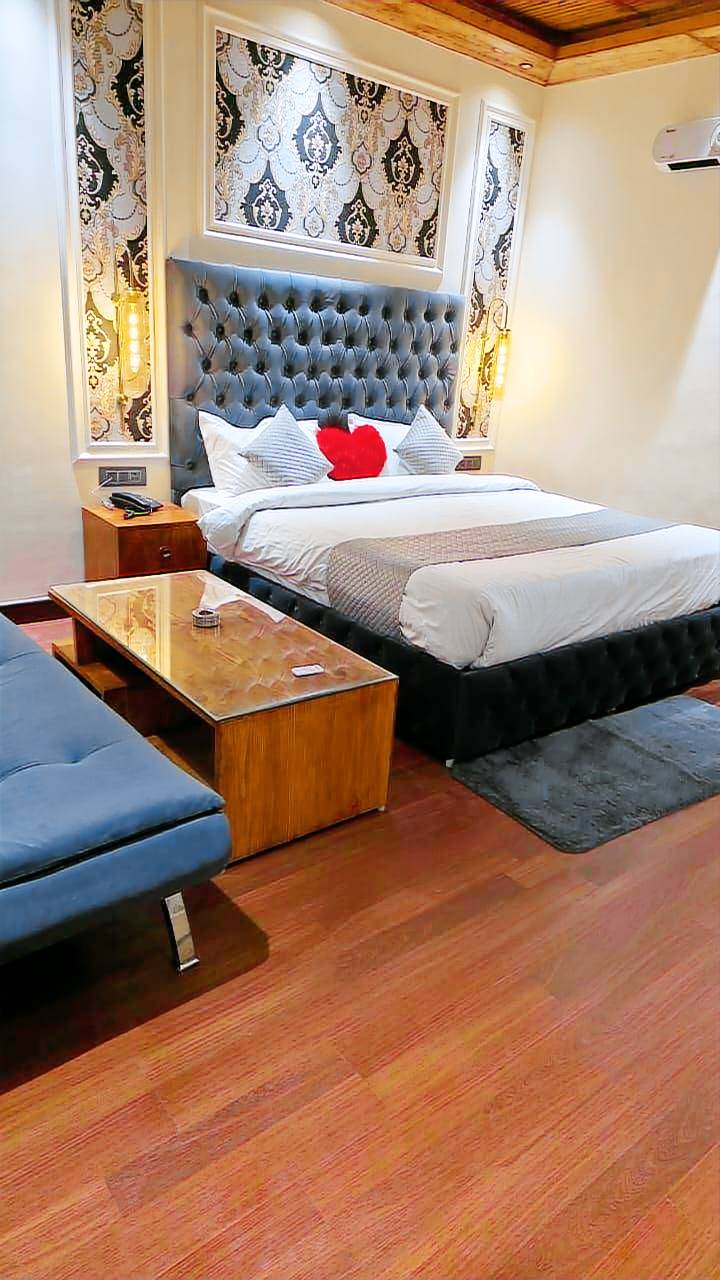 House with 2 rooms for 4 persons in Bhimtal