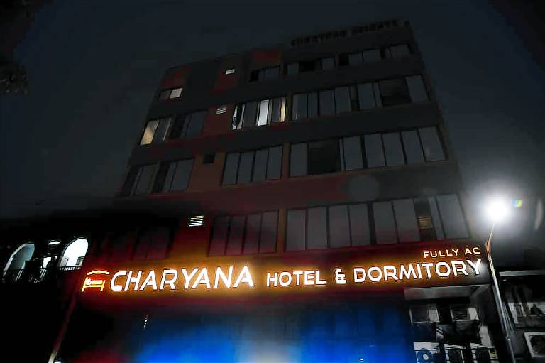 Charyana Hotel Ac Dormitory Hostel