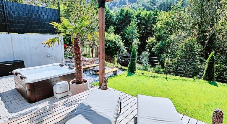 Chalet with pool & jacuzzi — photo 5