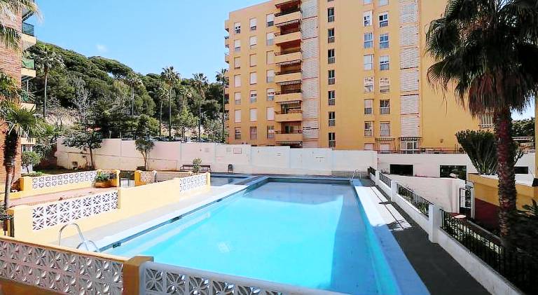 Apartment with pool — photo 4